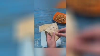 پوستر سمبوسه و پیچیدن نان سمبوسه