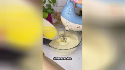 پوستر کیک_شیر داغ😋🥧🥛 مواد لازم تخم مرغ 4 عدد شکر 1 و ¼ پیمانه...