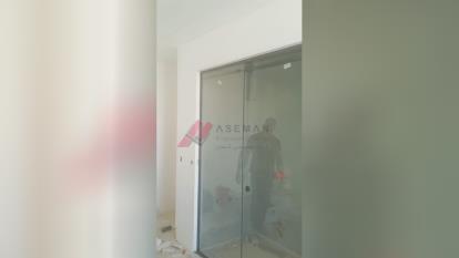پوستر اجرای_نمای_شیشه‌ای_در_تهران