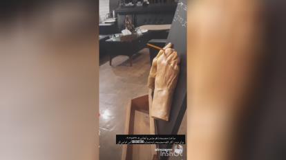 پوستر 51.یادبود دستان هنرمند برای دیدن آثار و لوکیشن گالری کلمه...