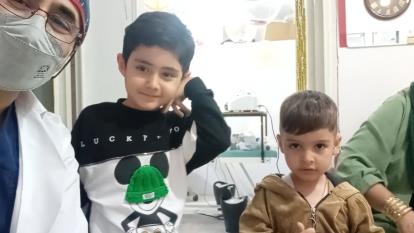 پوستر ختنه دو آقا دکتر جوان در کلینیک تخصصی ختنه دکتر بلندی