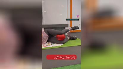 پوستر پا پرانتزی؛