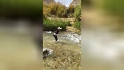 پوستر آب بازی یه نوع تفریح