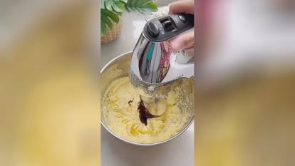 پوستر طرز تهیه_ شیرینی کره ای به شکل گل درسه طعم مختلف