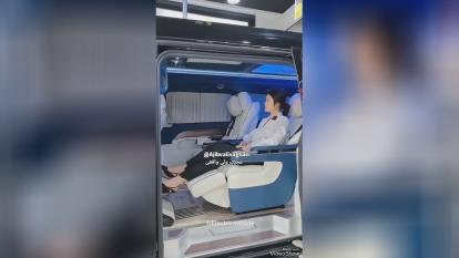 پوستر با مرسدس بنزsuv دیگه نیازی به خونه نیست