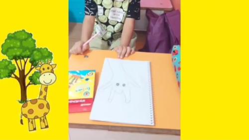 کلاس های نقاشی ۴۰۴😍🏖
کلاس های تابستانه در کودکستان باغ جواهر 🏖🎉🎊🎊👕🎠🏩